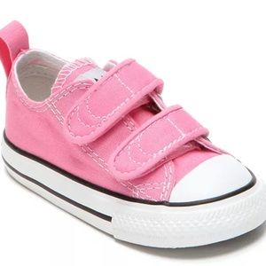 Converse Kids' Chuck Taylor All Star 2v Leather Low Top Sneaker